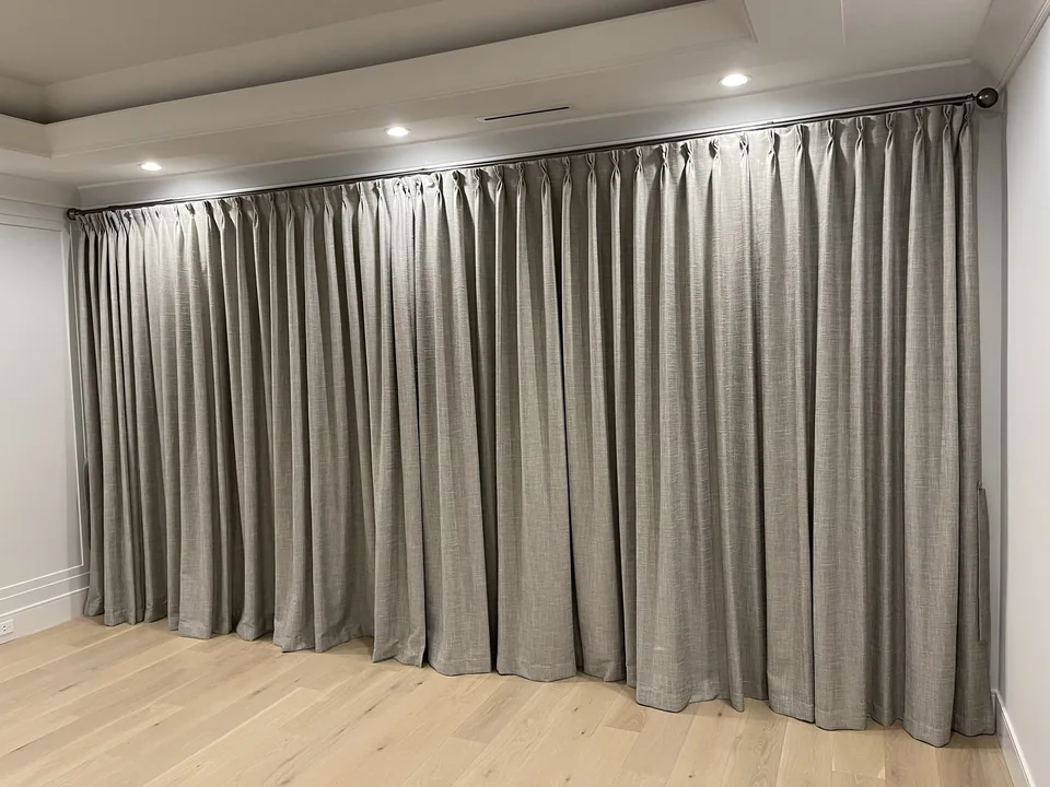 Quiet colour, generous fabric folds